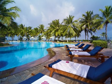 H0C6I 32687494 Celsius The Pool