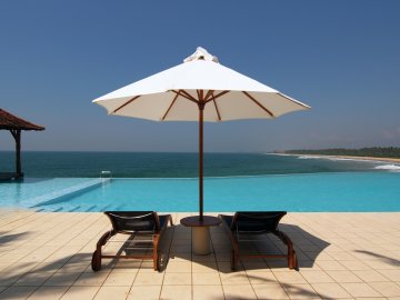 Infinity Edge Swimming Pool