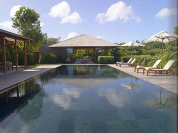 Yara Villa Pool2 Alb