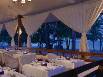 Beach Grill / Heliconia restaurant