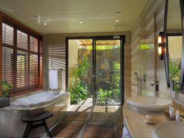 Tropical Suite Bathroom