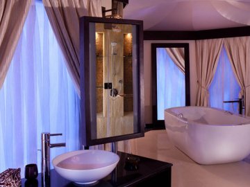 Al Khaimah Tented Pool King Bathroom